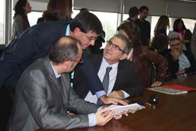 El vicerector Pedro Carrasco i el director del Parc Científic, Antoni Raga.
